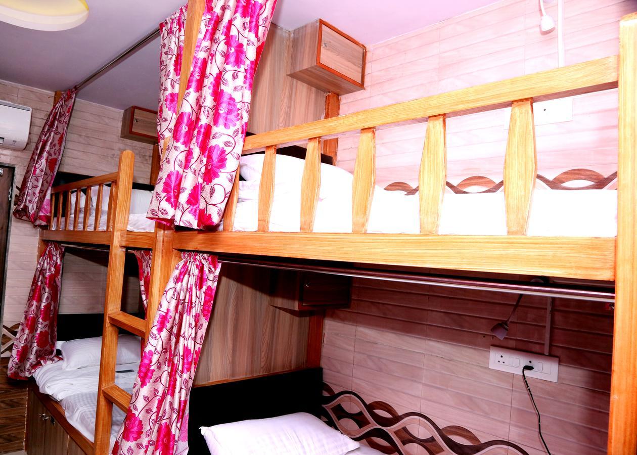 Delta Dormitory Bombay Esterno foto